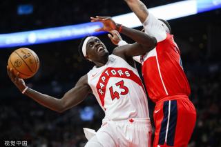 一个激动人 一个激动人