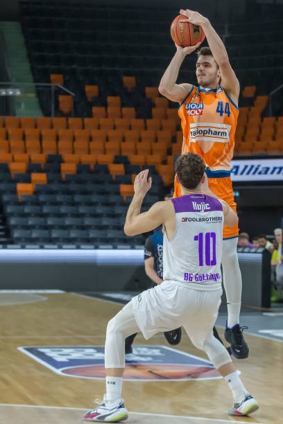 他通过不断 他通过不断